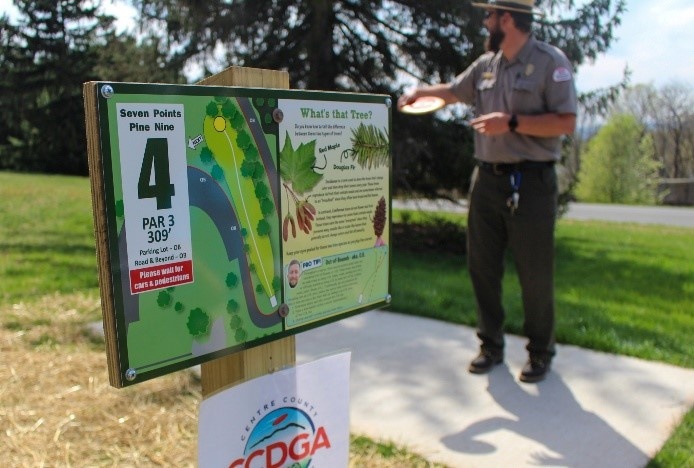 Hole 4 - Ranger throwing